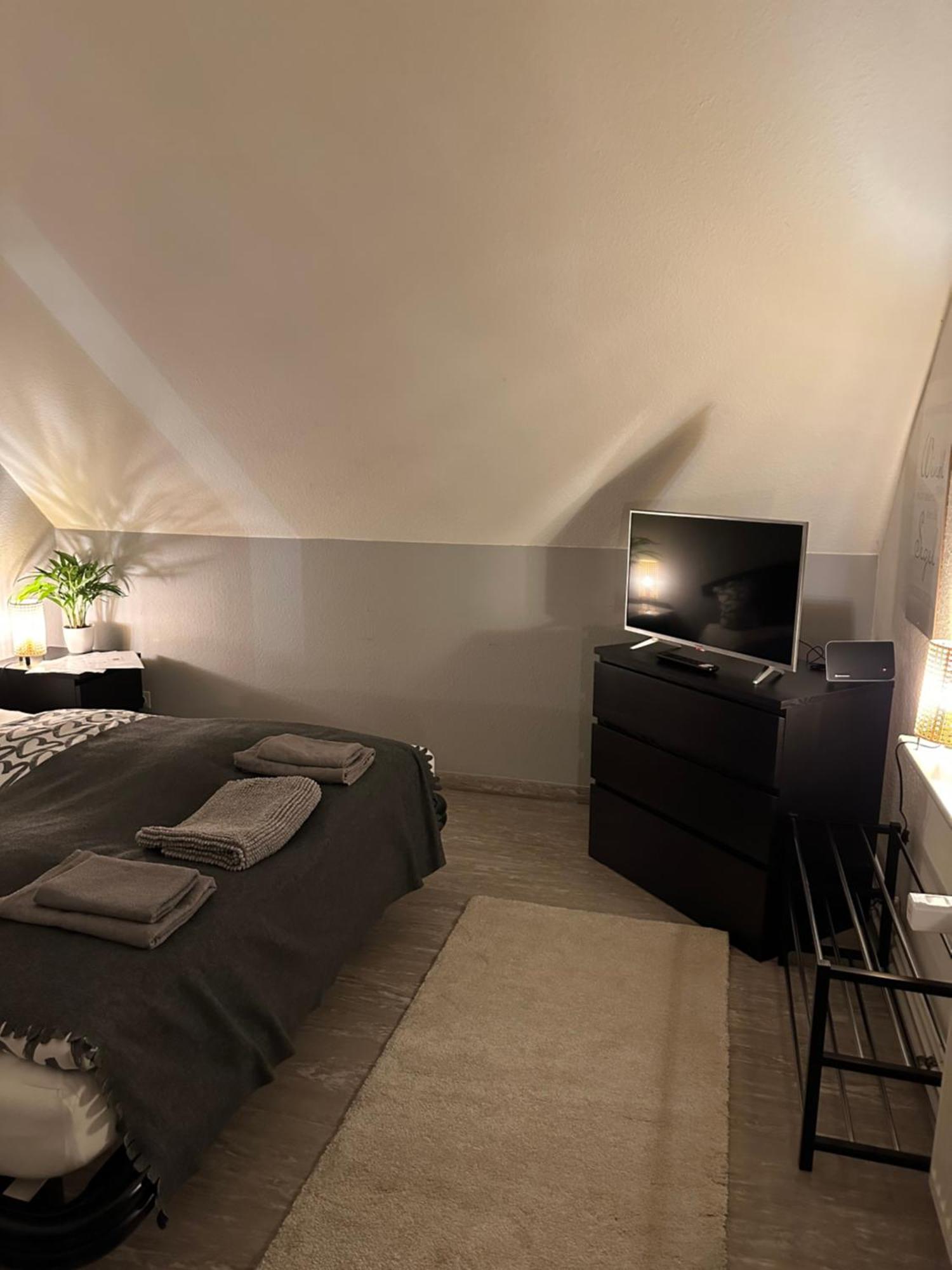 Moderne Wohnungen Im Dachgeschoss ฟัลเคนซี ภายนอก รูปภาพ