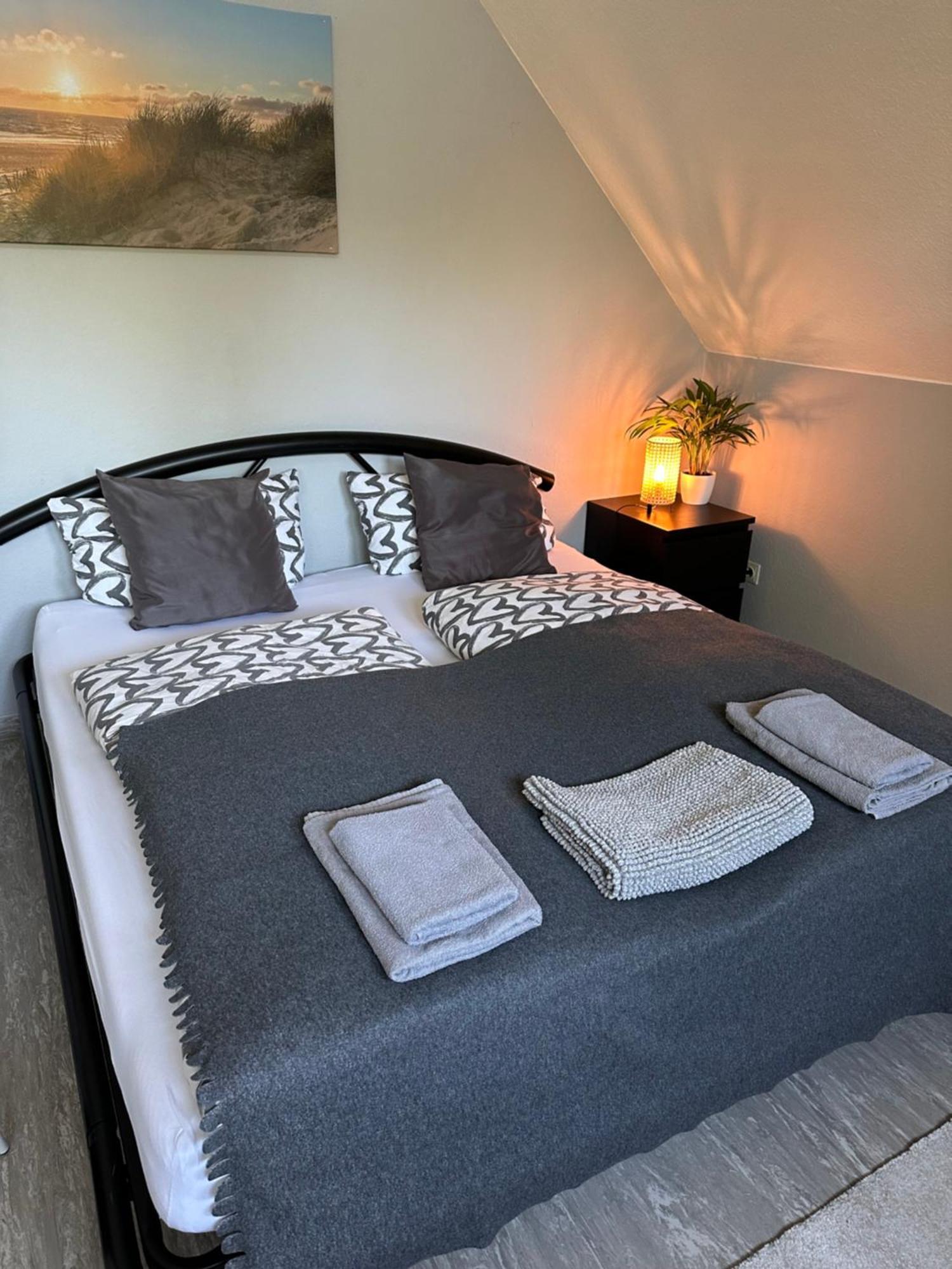 Moderne Wohnungen Im Dachgeschoss ฟัลเคนซี ภายนอก รูปภาพ
